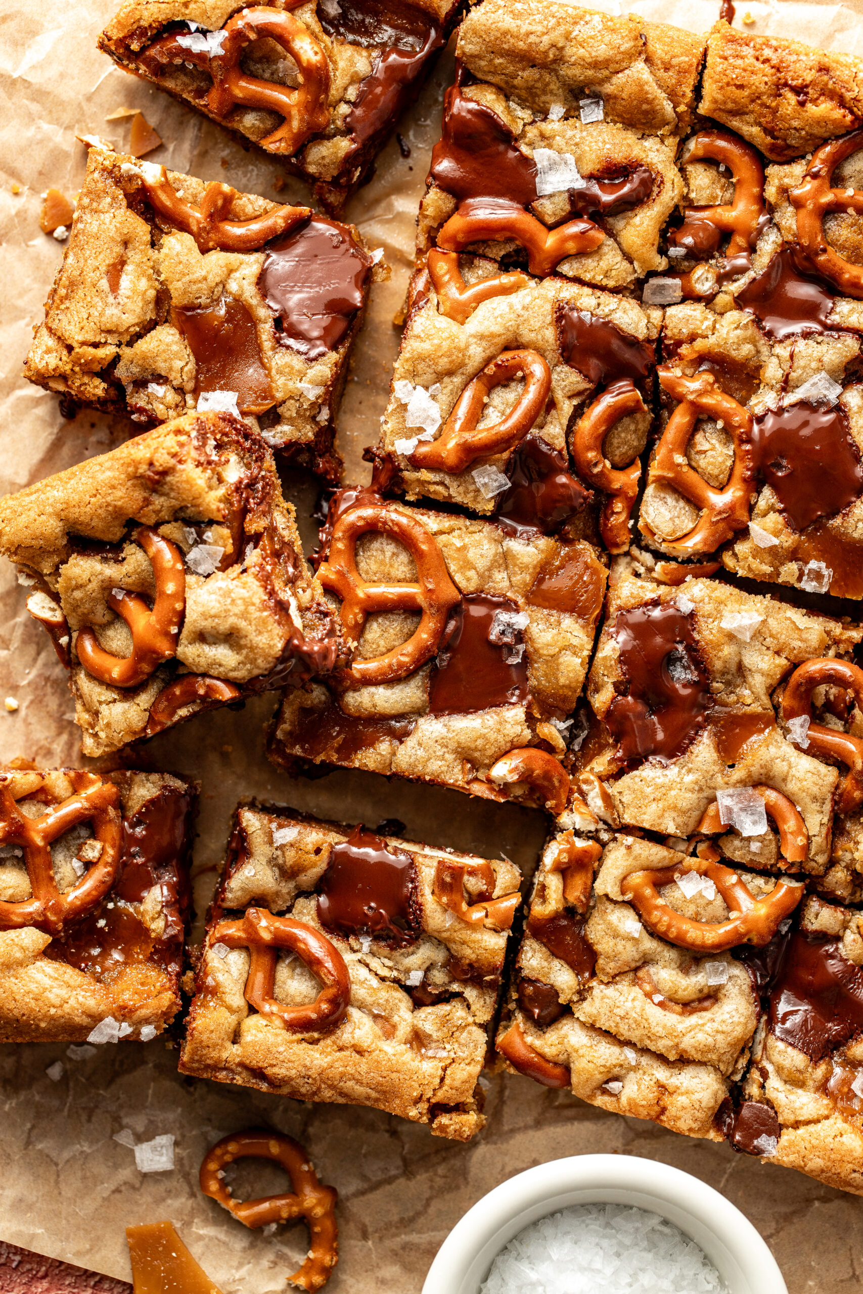 chocolate chip blondies with pretzels